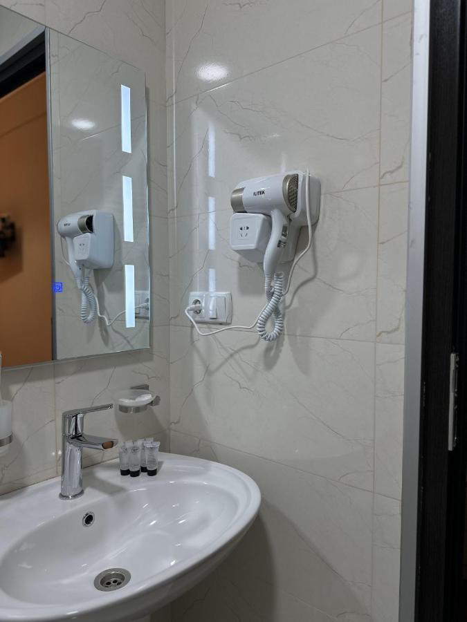 Bina N28 Hotel Kutaisi Exterior photo