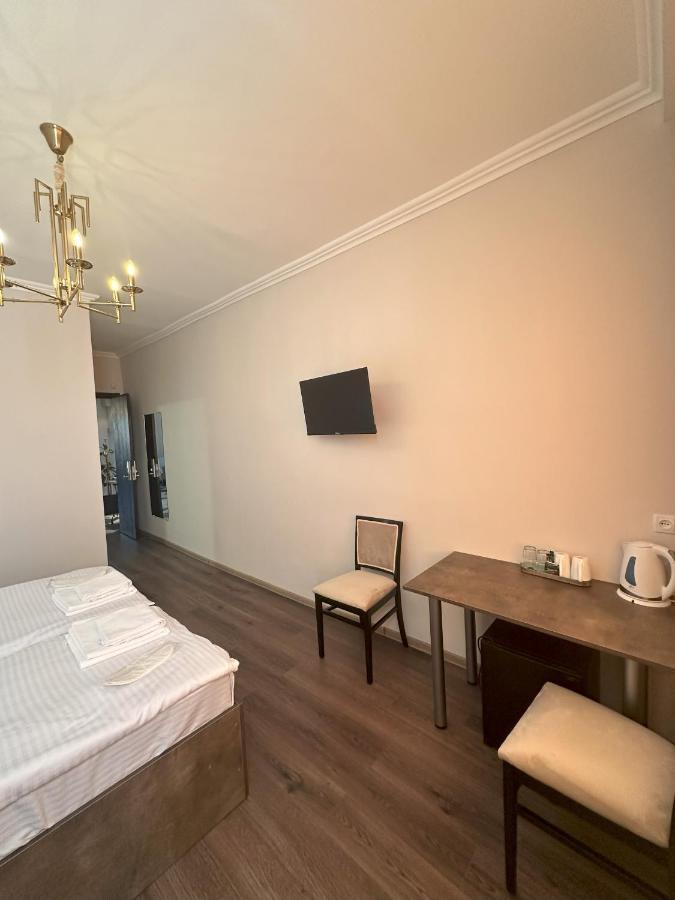 Bina N28 Hotel Kutaisi Exterior photo