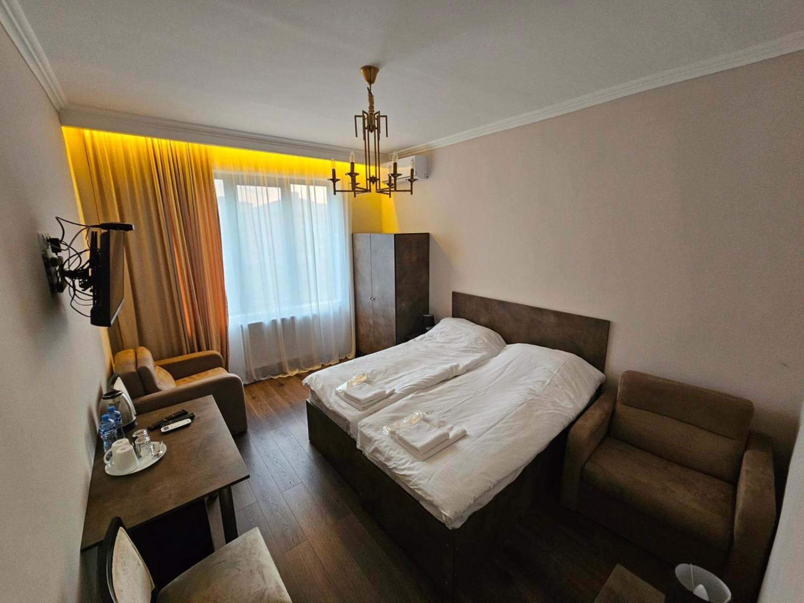 Bina N28 Hotel Kutaisi Exterior photo